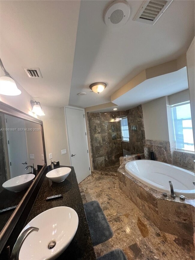 Building Photo - 2401 N Ocean Blvd