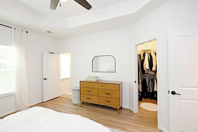 Building Photo - Pet-Friendly Dunlora Forest Townhome With Fenced Yard