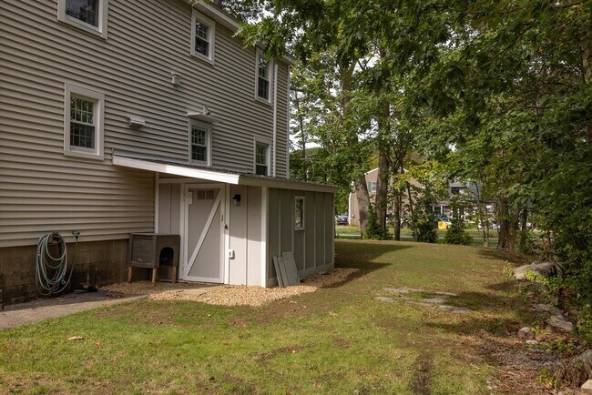 Building Photo - 16 Big Rock Rd