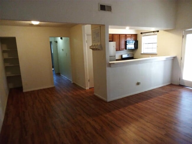 Building Photo - 907 Sirocco Dr