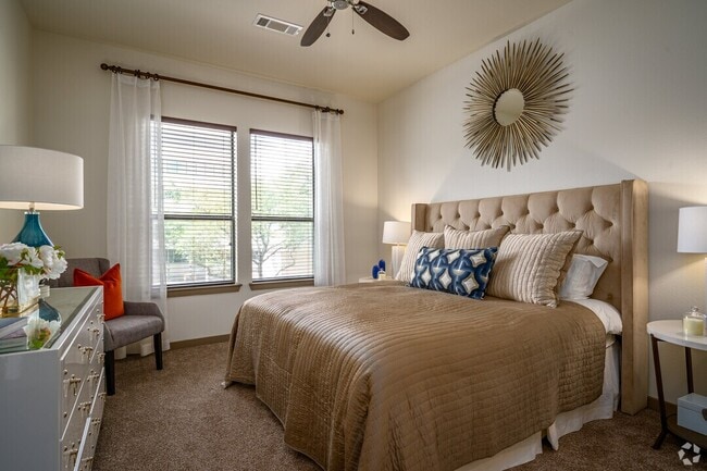 Building Photo - Lease Today & Receive 1 Month Free Rent!