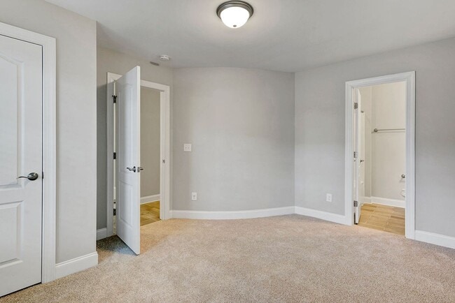 Building Photo - Perfect Location – Gorgeous 4BR/4BA Townho...