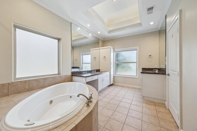 Building Photo - 5512 Val Verde St