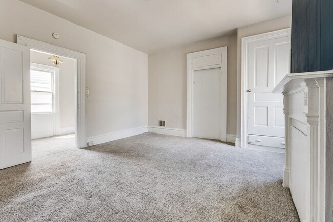 Building Photo - Available MAY 2026 - Beautiful, LARGE 4+ bedroom/2 bath GEM in South Side Slopes!