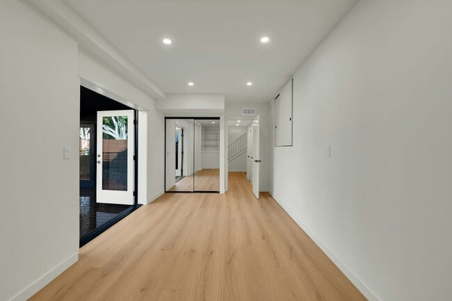 Building Photo - 4279 Hortensia St