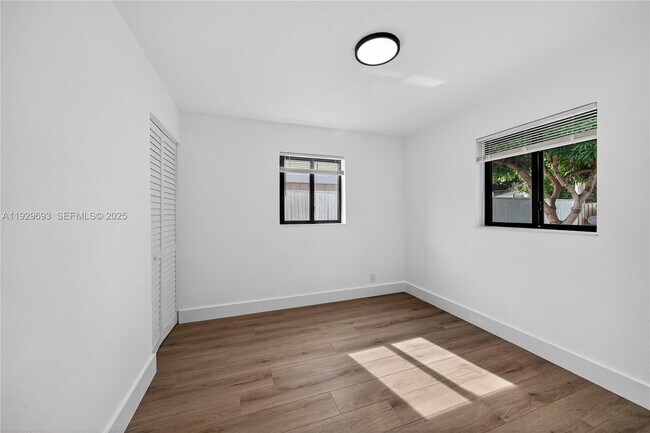 Building Photo - 2633 NE 13th Ave