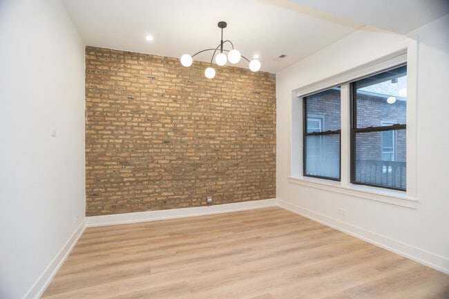 Building Photo - 2254 N Sawyer Ave