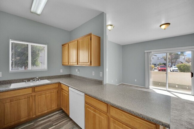 Building Photo - 5655 E Sahara Ave