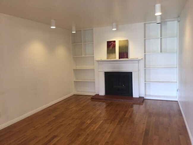 Building Photo - Foothill Condo