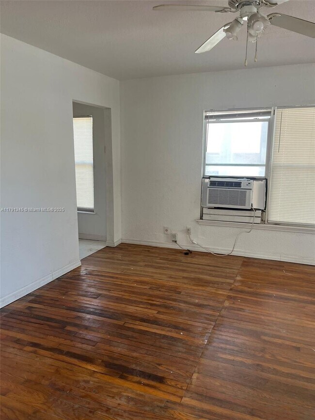 Building Photo - 734 Gotham Ct