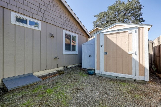 Building Photo - Cozy Lacey Rambler - Move-In Ready now! 3 bed 1 bath patio home - North Thurston S.D.