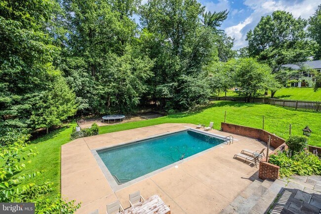 Building Photo - 7732 Canal Ct