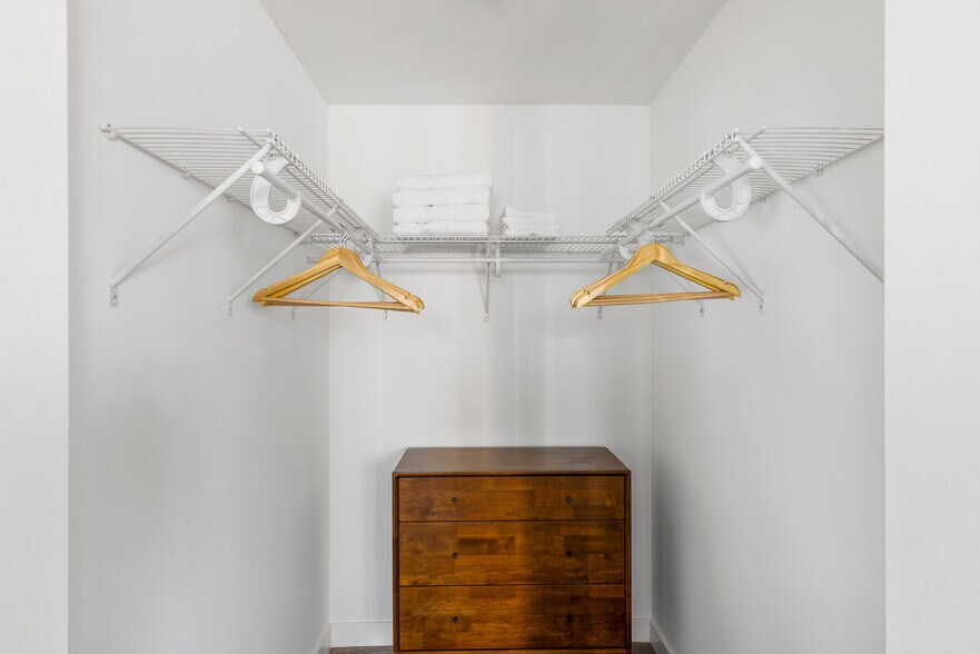 Building Photo - 2625 N Clark St