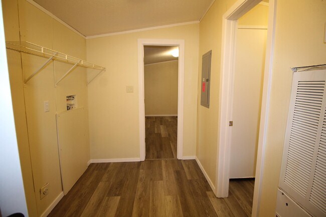 Building Photo - 2528 Baywood Dr