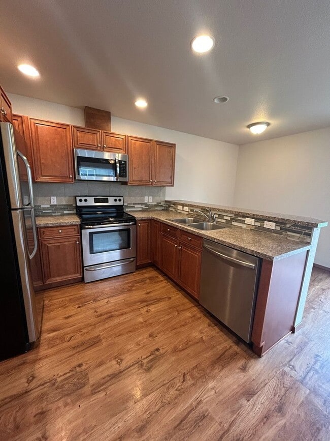 Building Photo - Spacious 3 Bedroom 2.5 Bath Duplex in Post Falls