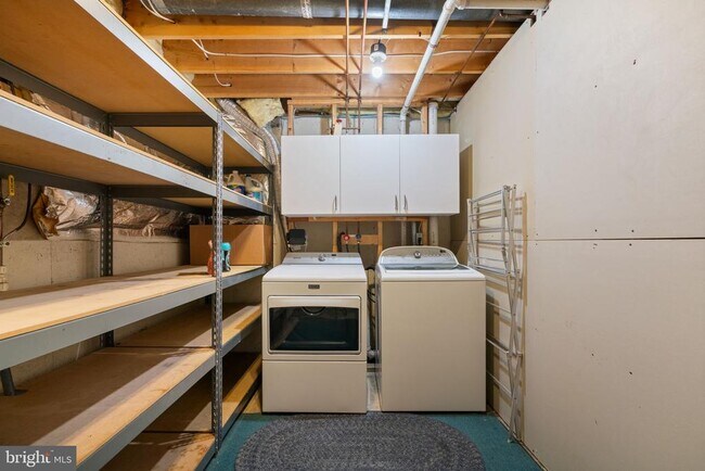 Building Photo - 8527 Silverview Dr
