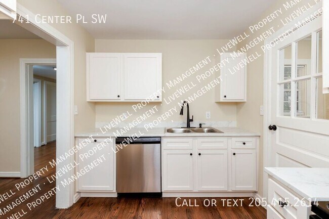 Building Photo - 741 Center Pl SW