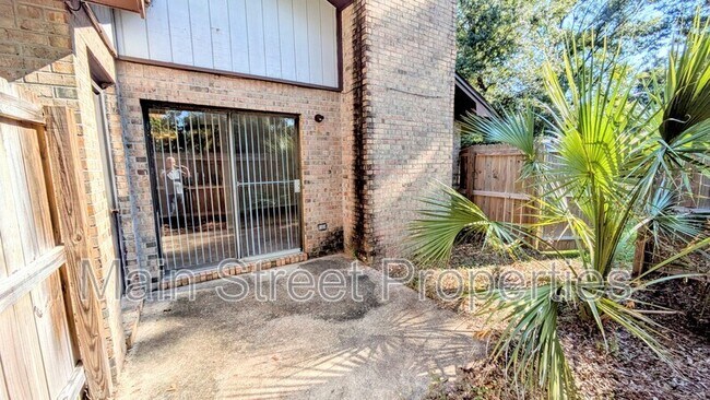 Building Photo - 9345 Chisholm Rd