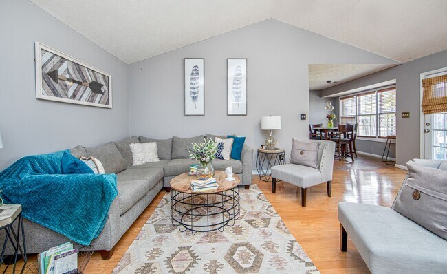 Building Photo - Good size home East of Raeford