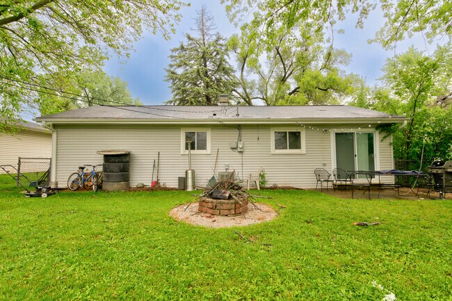 Building Photo - 112 Green Ln