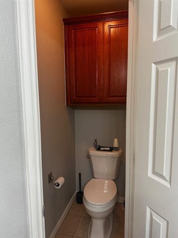 Building Photo - 2403 Stutz Dr