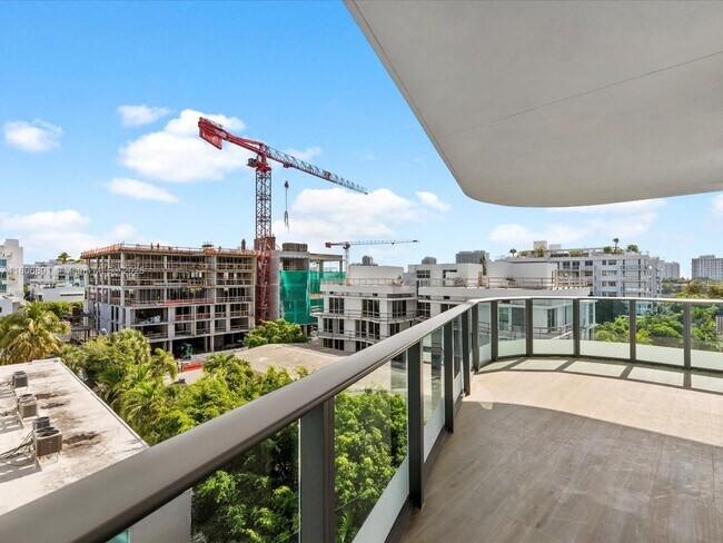 Building Photo - 9901 W Bay Harbor Dr