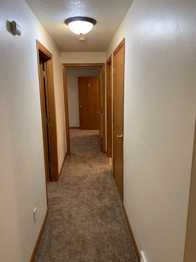 Building Photo - 1031-1033 Pleasantview