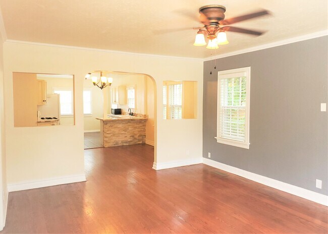 Building Photo - AMAZING 5 BED, 2 BATH MILLERS ADDITION NW OKC