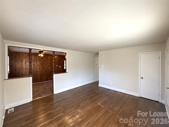 Building Photo - 4428 Brooktree Dr