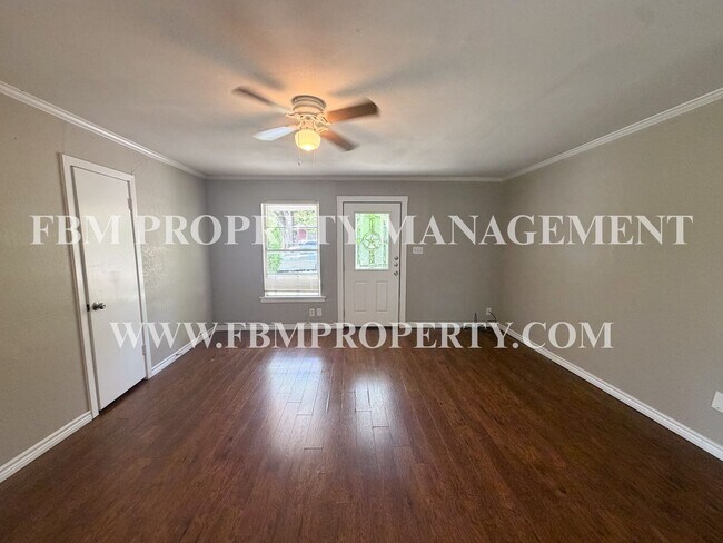 Building Photo - 3015 Winfield Dr