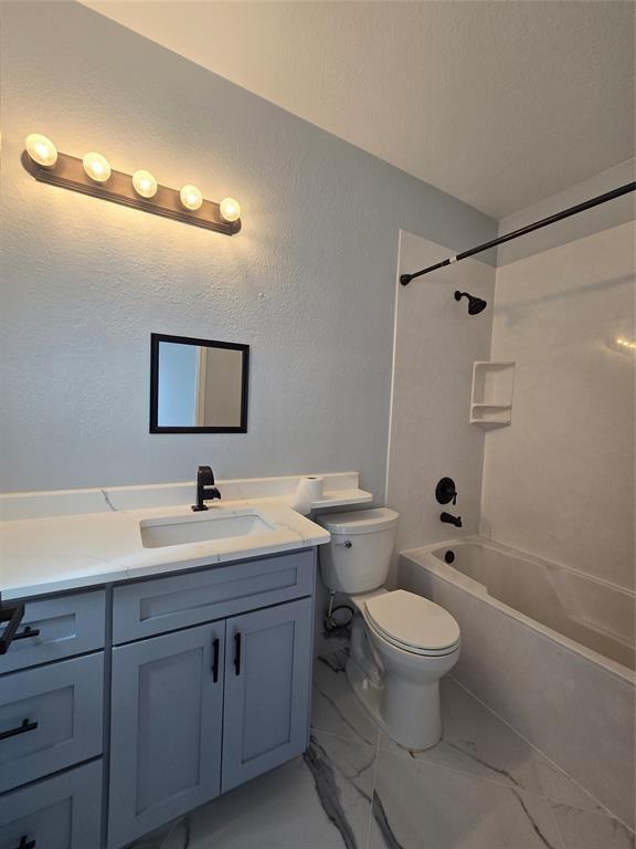 Building Photo - 7013 Marejada Dr