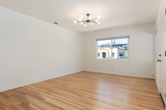 Building Photo - 158 Forbes Ln