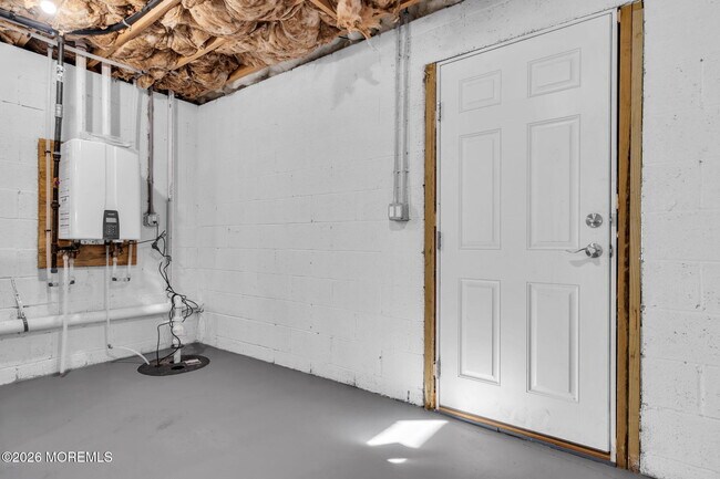 Building Photo - 2334 Adams Ave