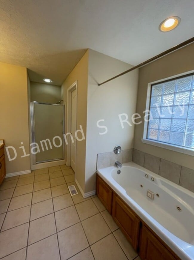 Building Photo - Lovely 3 bedroom home available!  Sequiota...