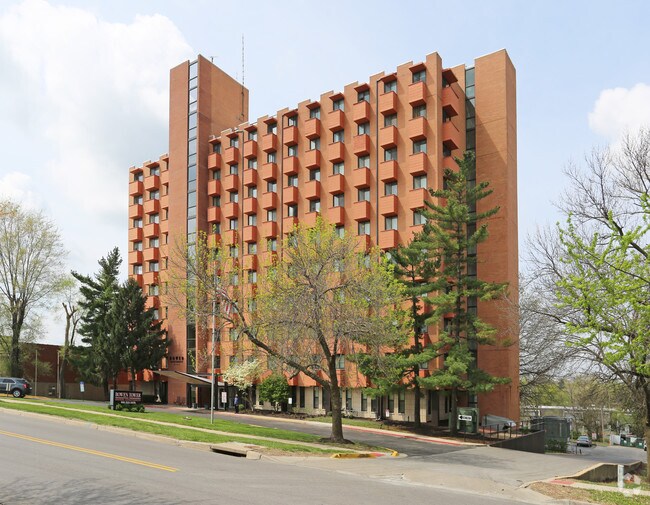 Building Photo - Bowen Tower
