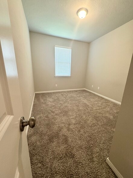 Building Photo - 1308 Kingsgate Dr