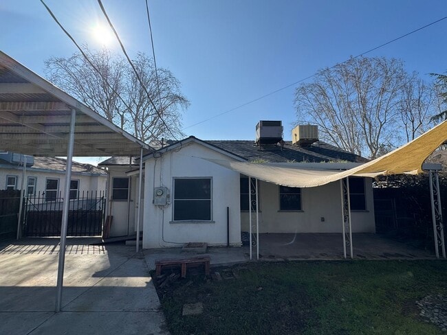 Building Photo - Old Town Charm