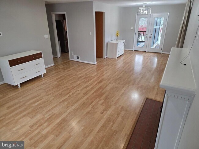 Building Photo - 8140 Drayton Ln