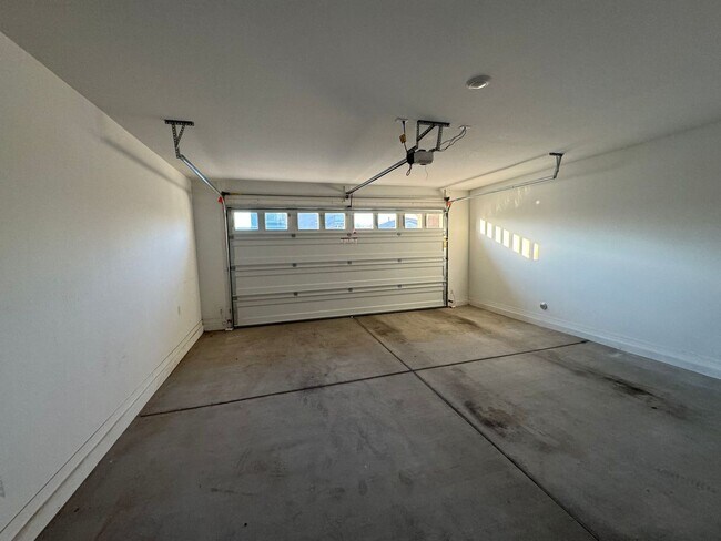 Building Photo - 4 Bedroom - 3 Bath  Home - 2668 Sq. Ft. - Eastmark Inspirian III - Mesa