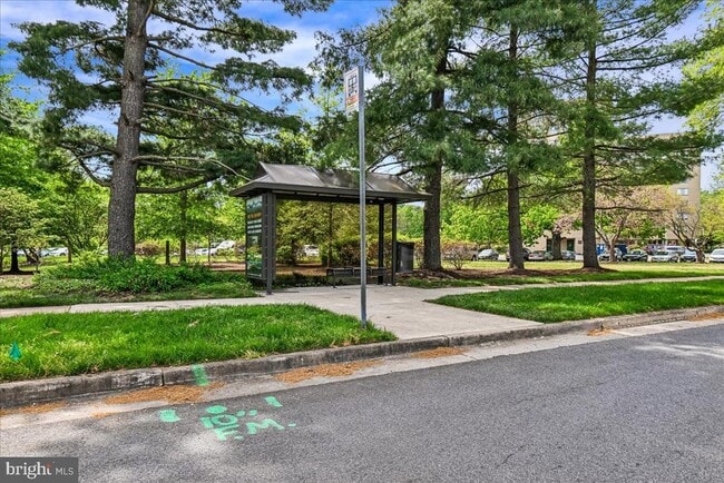 Building Photo - 6631 Wakefield Dr