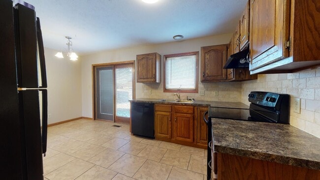 Building Photo - 2 Bedroom, 2 Bathroom House. Doubled Attac...