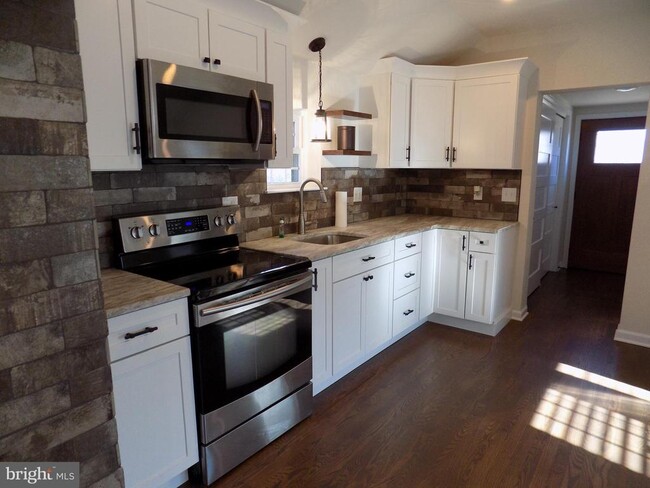 Building Photo - 114 N Penrose St