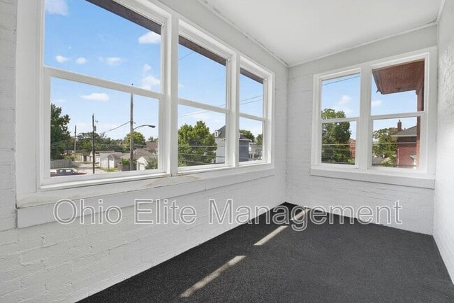 Building Photo - 1094 Oakwood Ave