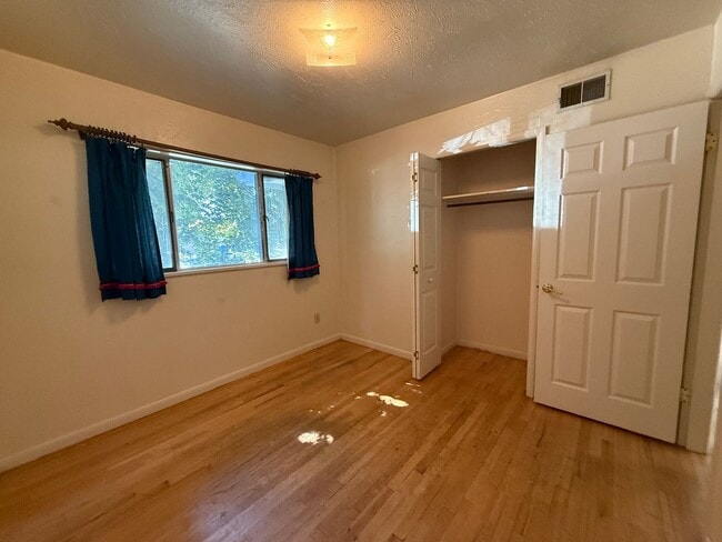 Building Photo - North Central 3 Bedroom Home