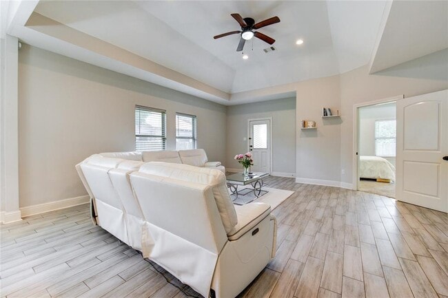 Building Photo - 3805 Shelby Cir