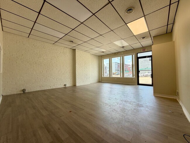 Building Photo - 3528 Boulevard of the Allies