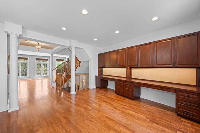 Building Photo - 1813 Admiral Ct