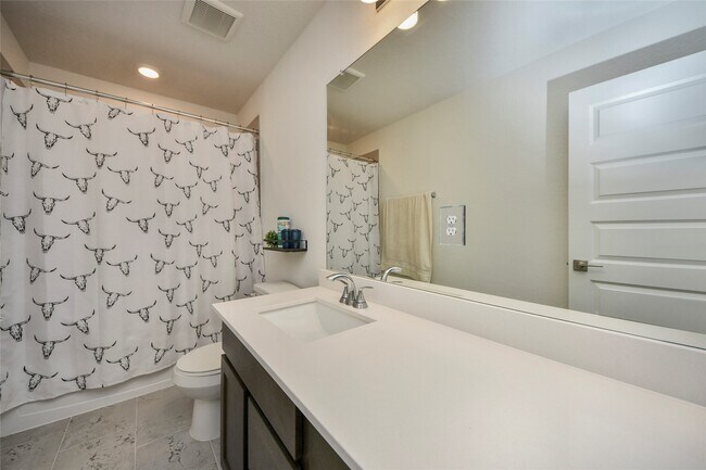 Building Photo - 4852 Sun Fls Dr