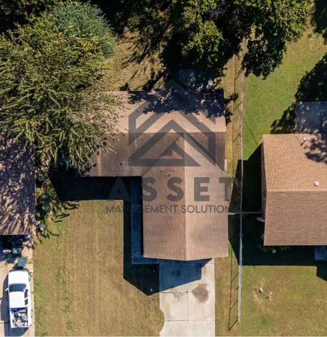 Building Photo - 9316 NE Stardust Ln