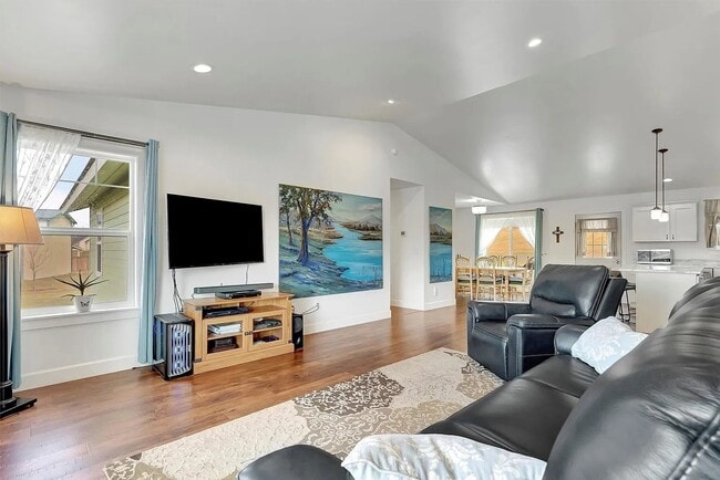 Building Photo - Beautiful 4 bed 2 bath on 1.37 acres in Corvallis.